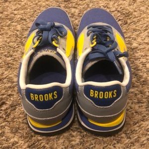 Brooks sky blue and yellow shoes. Size 8